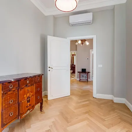 Bmga L Chic And Charm 3bdr Apt In Coppede District Rome